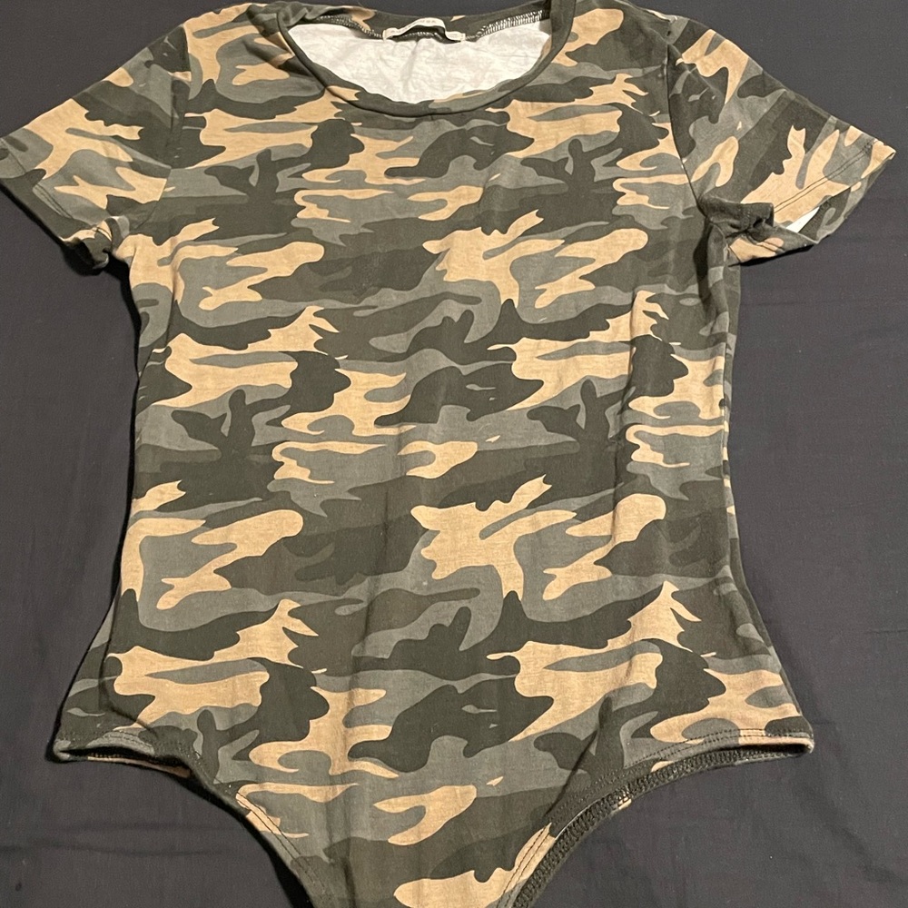 camouflage LEOTARD with button clasp, size small